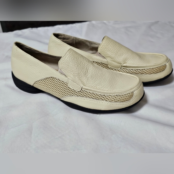 Aj Valenci Shoes - Vintage AJ Valenci Women's Cream Loafers